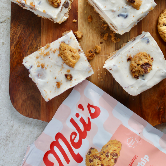 Chocolate Chip Cookie Cheesecake Bars (No-Bake!) 🍫🍪